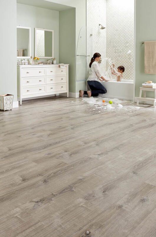 Anti - Slip Vinyl Click System Flooring 5mm Thickness Waterproof Eco Friendly