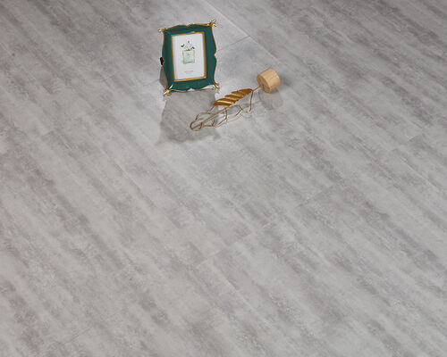 รูปแบบที่จริง การผูกติดกันเอง วินิลพื้น แผ่นหิน Tile Quartz ครอบคลุม